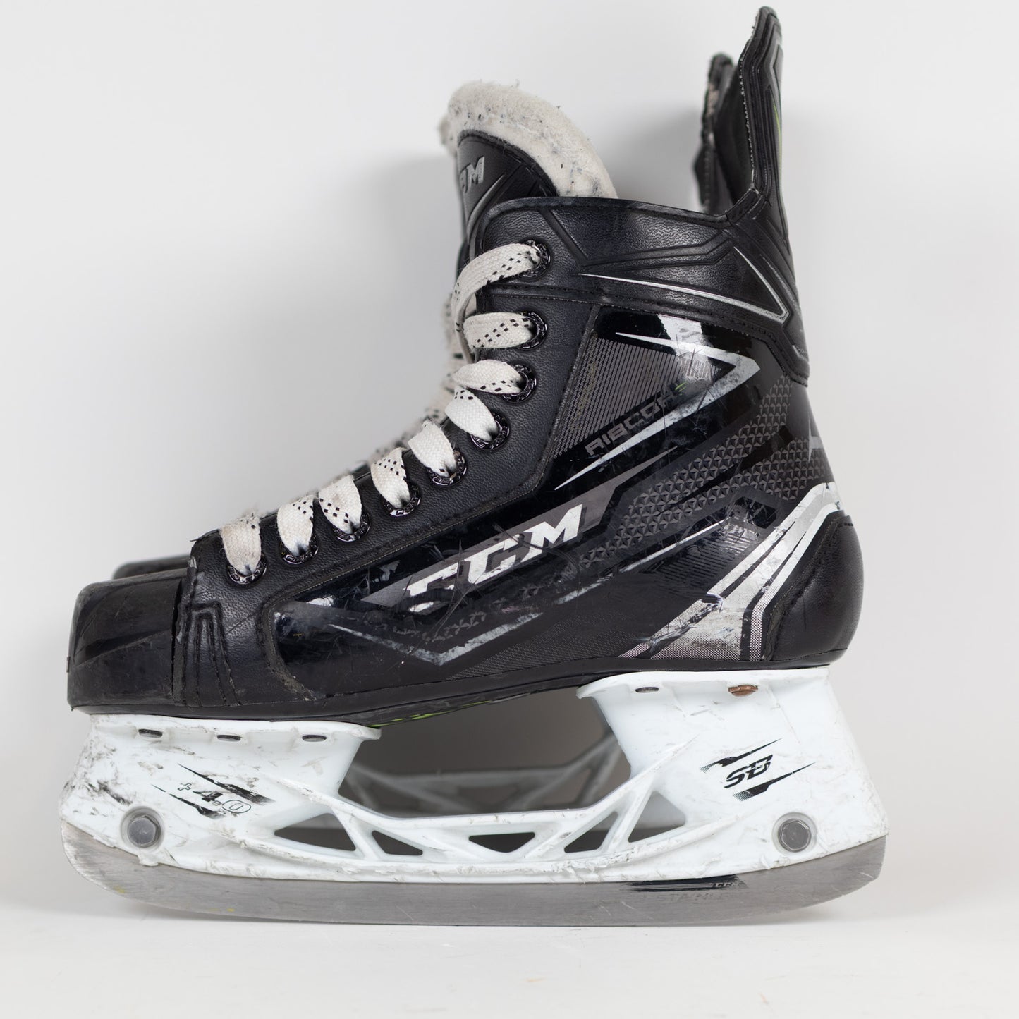 CCM Ribcor 74K Size 2.0D Hockey Skates