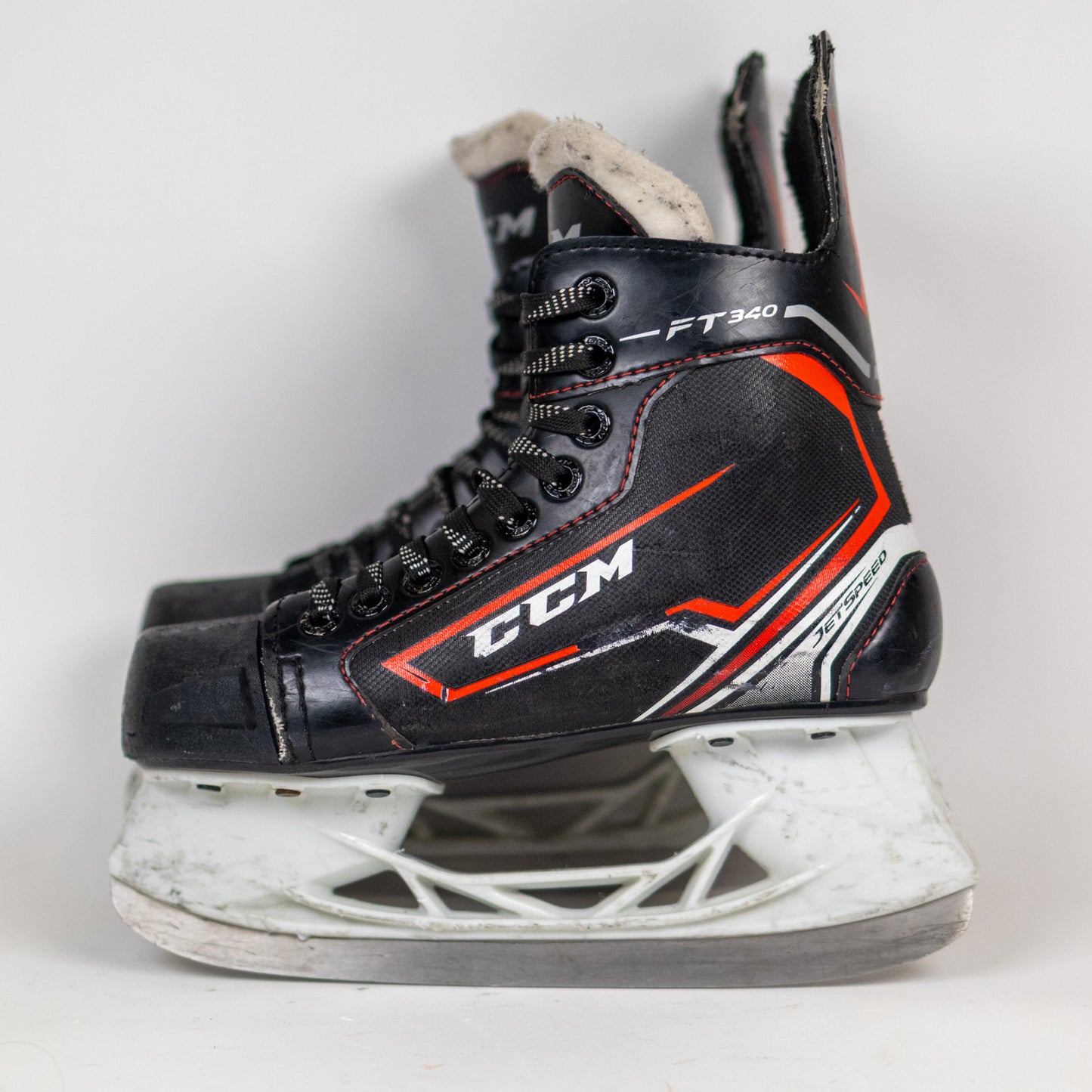CCM Jetspeed FT340 Size 2.0 Hockey Skates