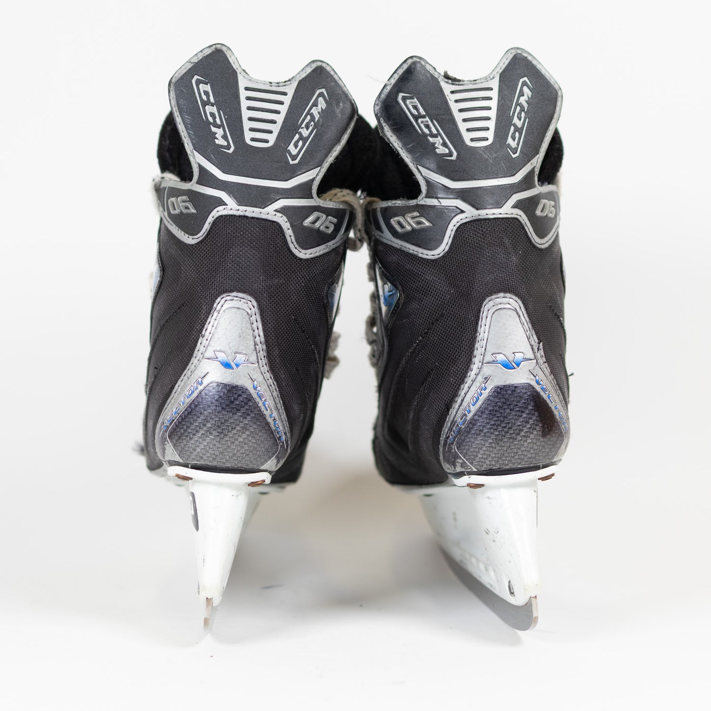 CCM V 06 Size 5 Hockey Skates