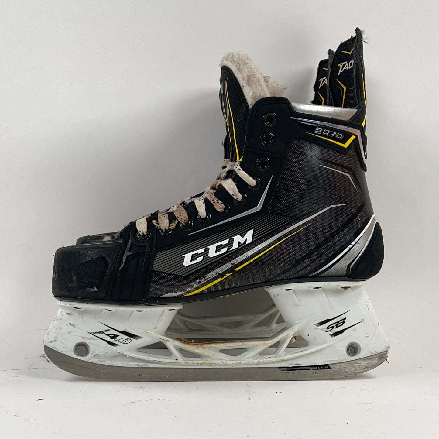 CCM Tacks 9070 Size 8 Hockey Skates