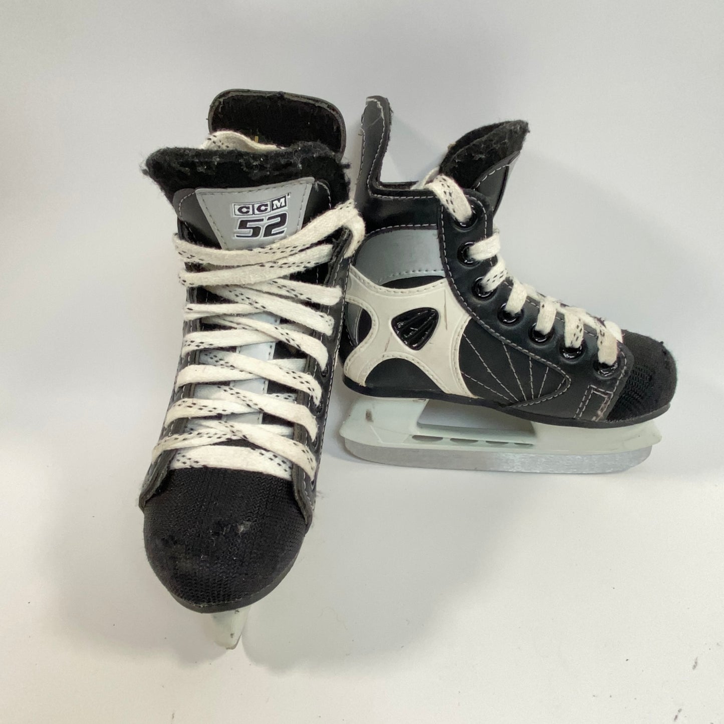 CCM 52 Size 9Y Youth Hockey Skates