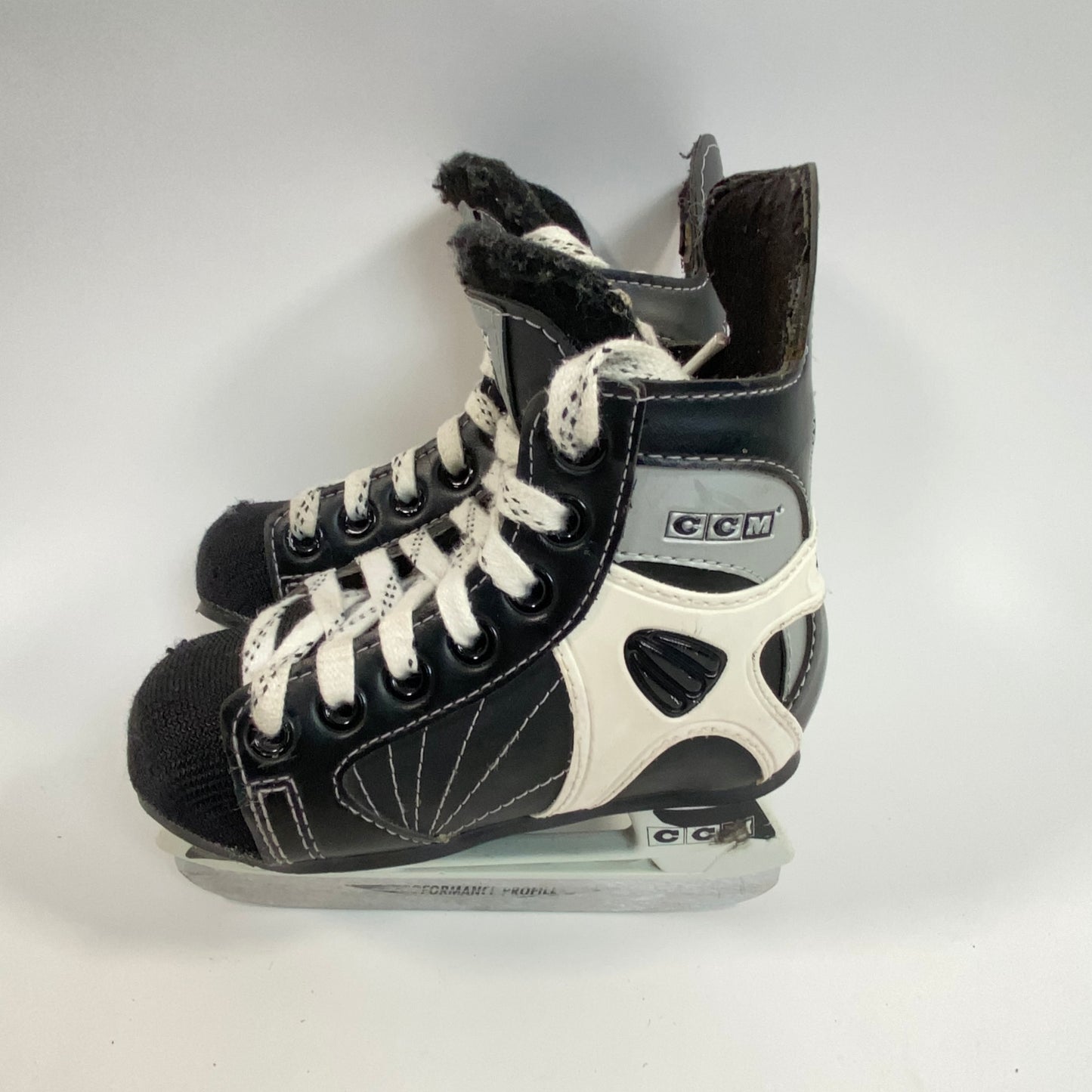 CCM 52 Size 9Y Youth Hockey Skates