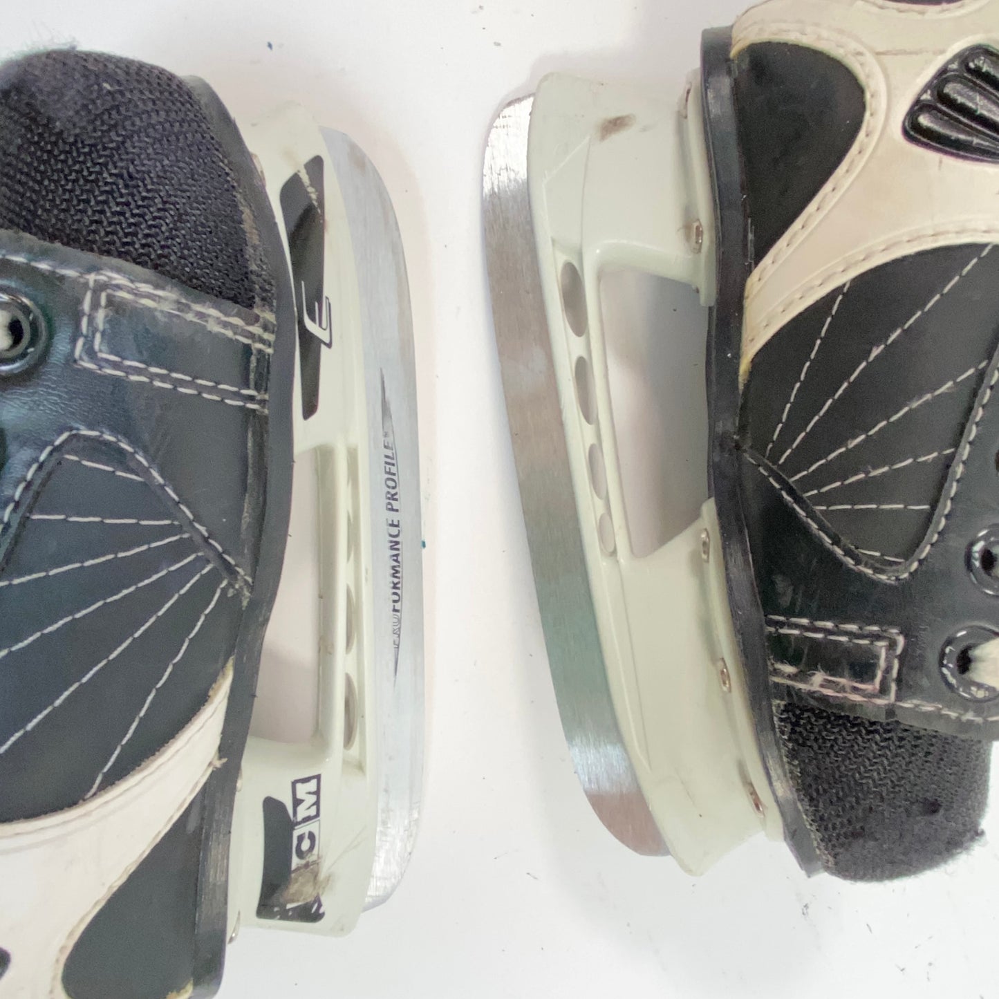 CCM 52 Size 9Y Youth Hockey Skates