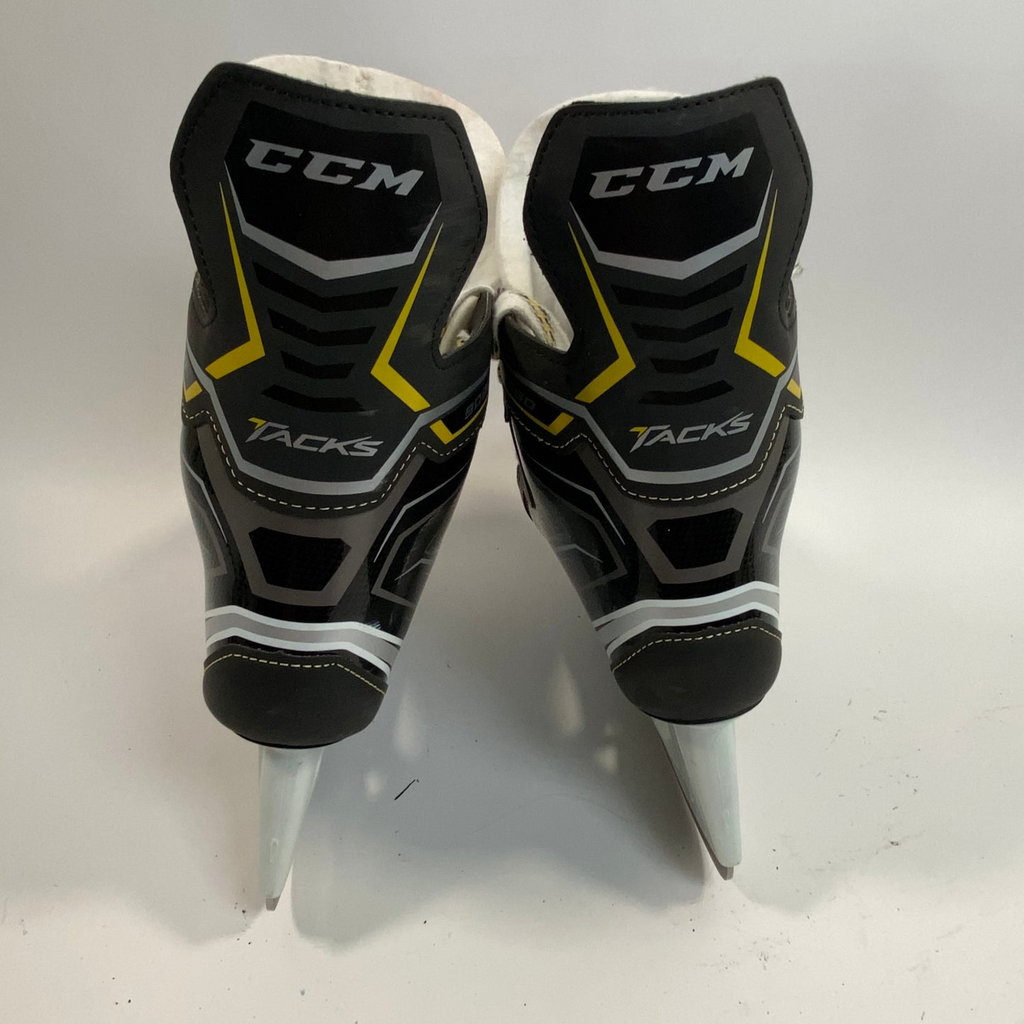 CCM Tacks 9050 Size 6 Intermediate Hockey Skates