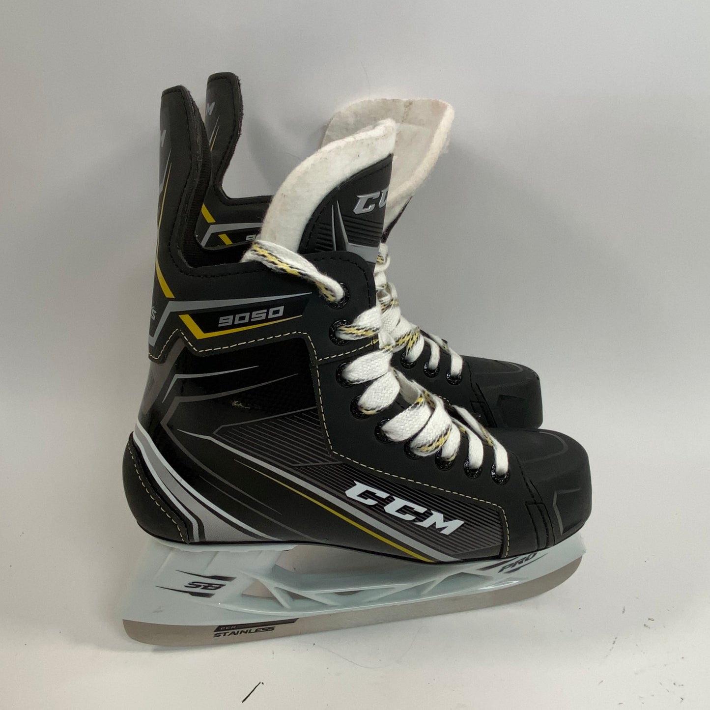 CCM Tacks 9050 Size 6 Intermediate Hockey Skates