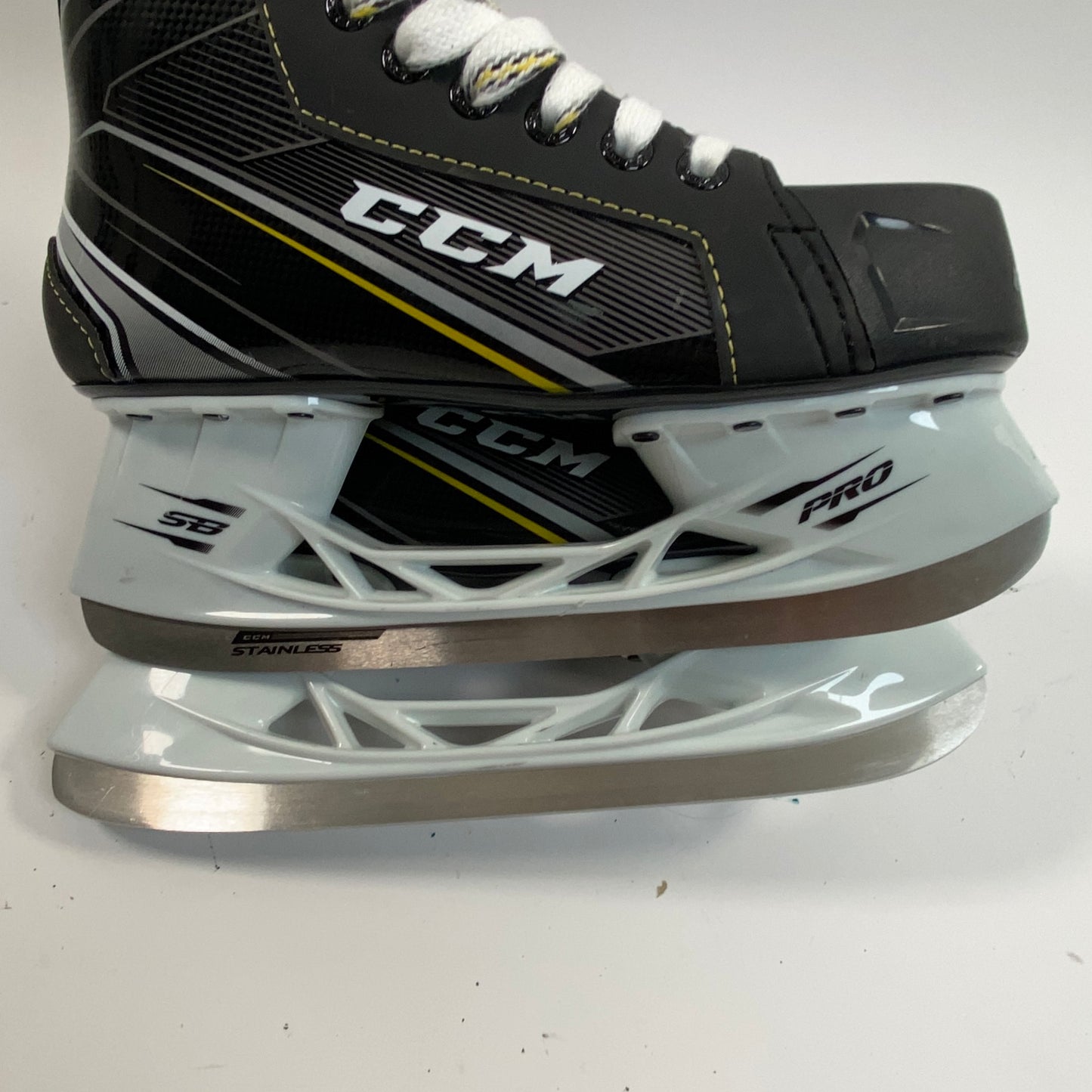 CCM Tacks 9050 Size 6 Intermediate Hockey Skates