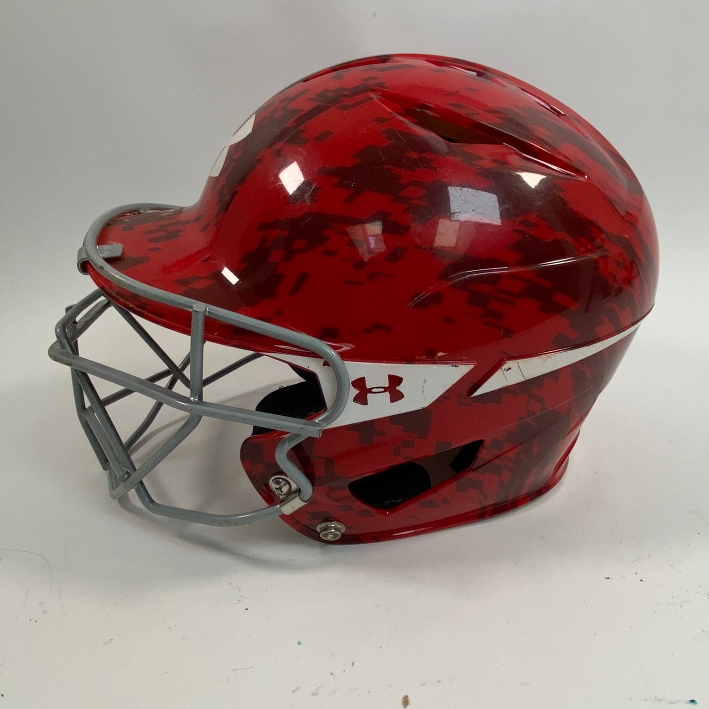 Under Armour UABH2-100 Medium 6 1/2" to 7 1/2" Senior Softball Batting Helmet