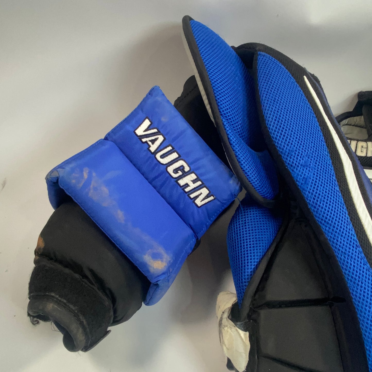 Vaughn Velocity V7 Junior XR Junior Medium Goalie Chest Protector
