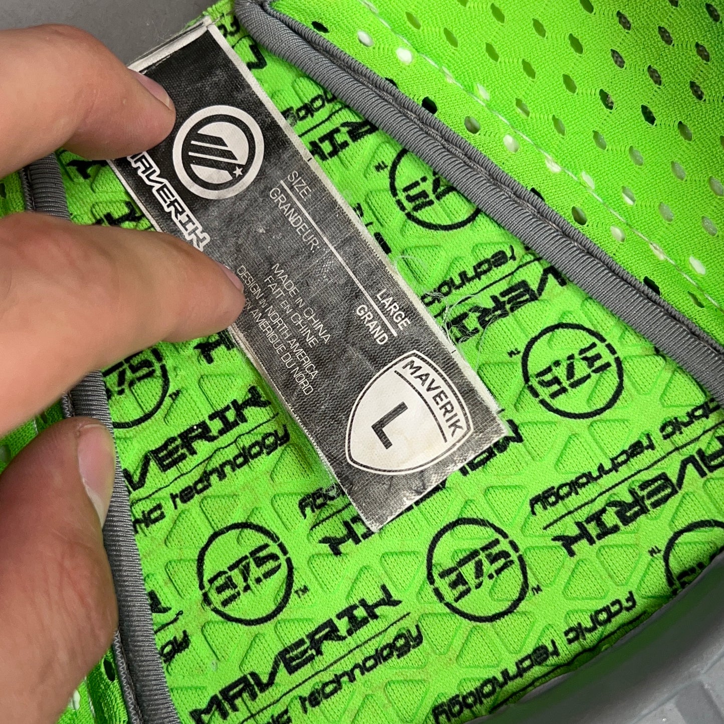 Maverik Max Junior Large Lacrosse Shoulder Pads