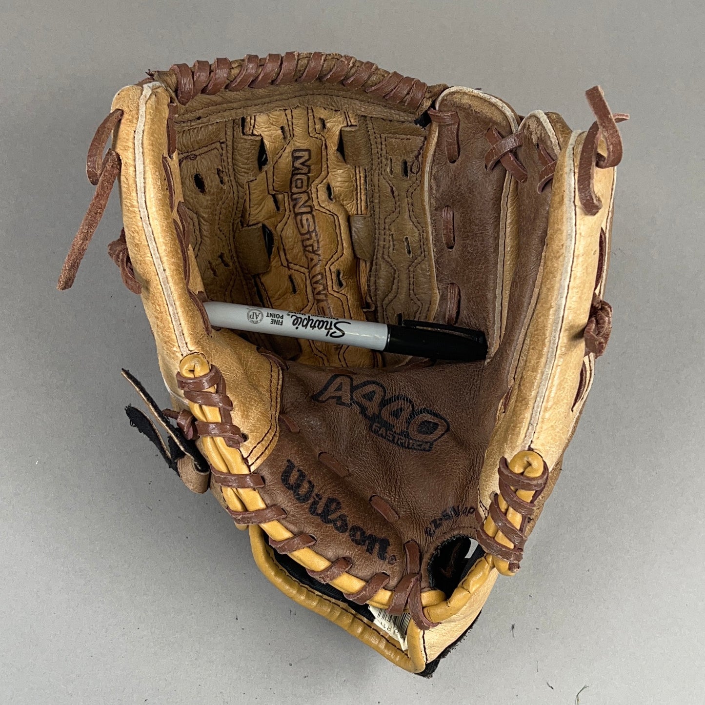 Wilson A440 11.5"" Right Hand Thrower Softball Glove