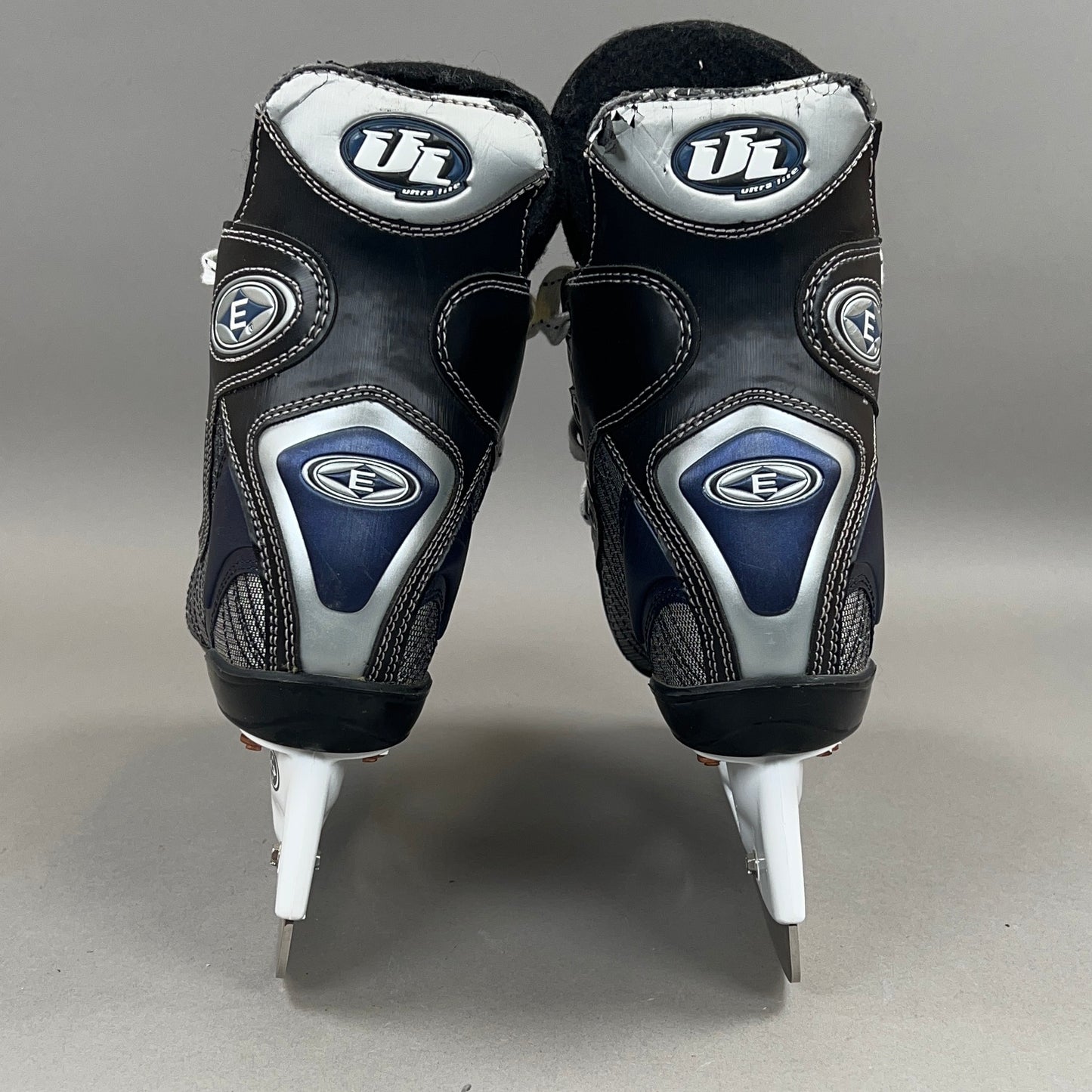 Easton UltraLite Size 5 Intermediate Hockey Skates