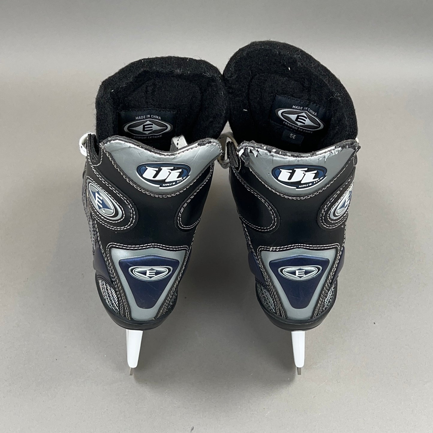Easton UltraLite Size 5 Intermediate Hockey Skates