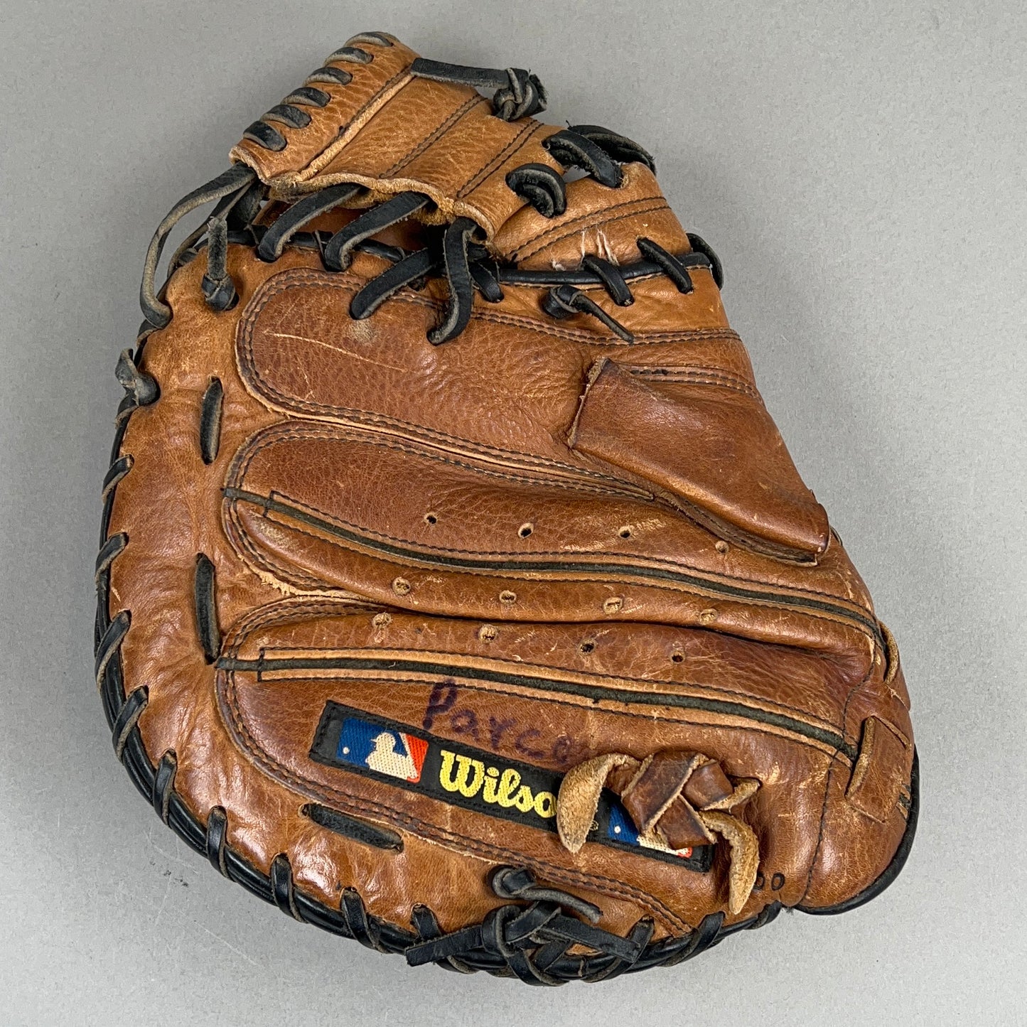Wilson Pro1000 A1785 P7 32.5"" Right Hand Thrower Catchers Mitt