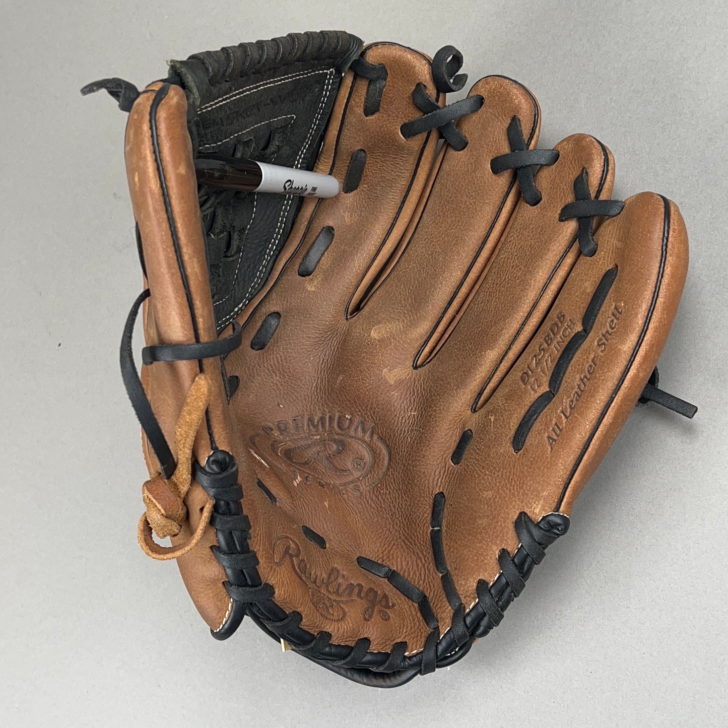 Rawlings D125BDB 12.5" Right Hand Thrower Baseball Glove