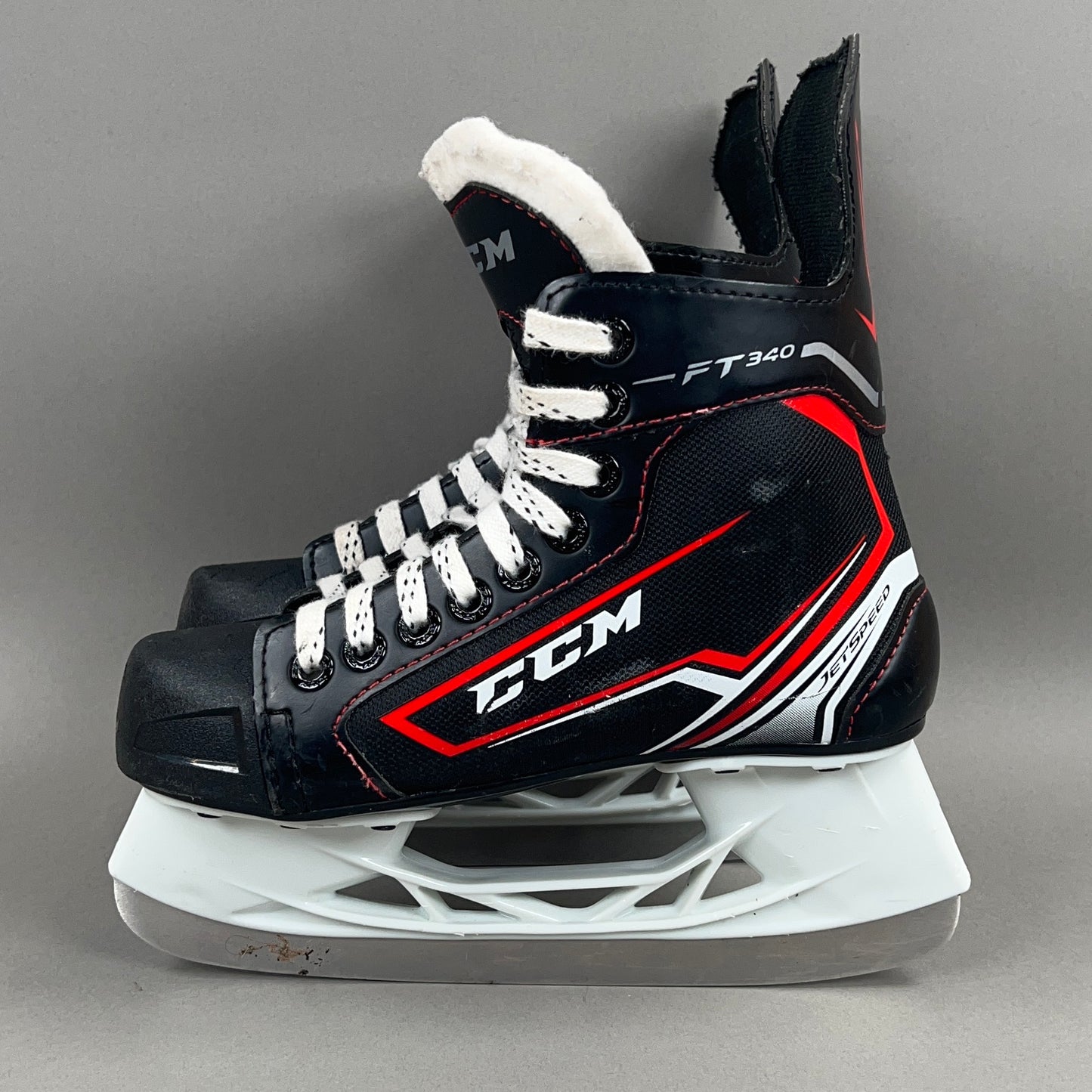 CCM Jetspeed FT340 Size 2 Junior Hockey Skates