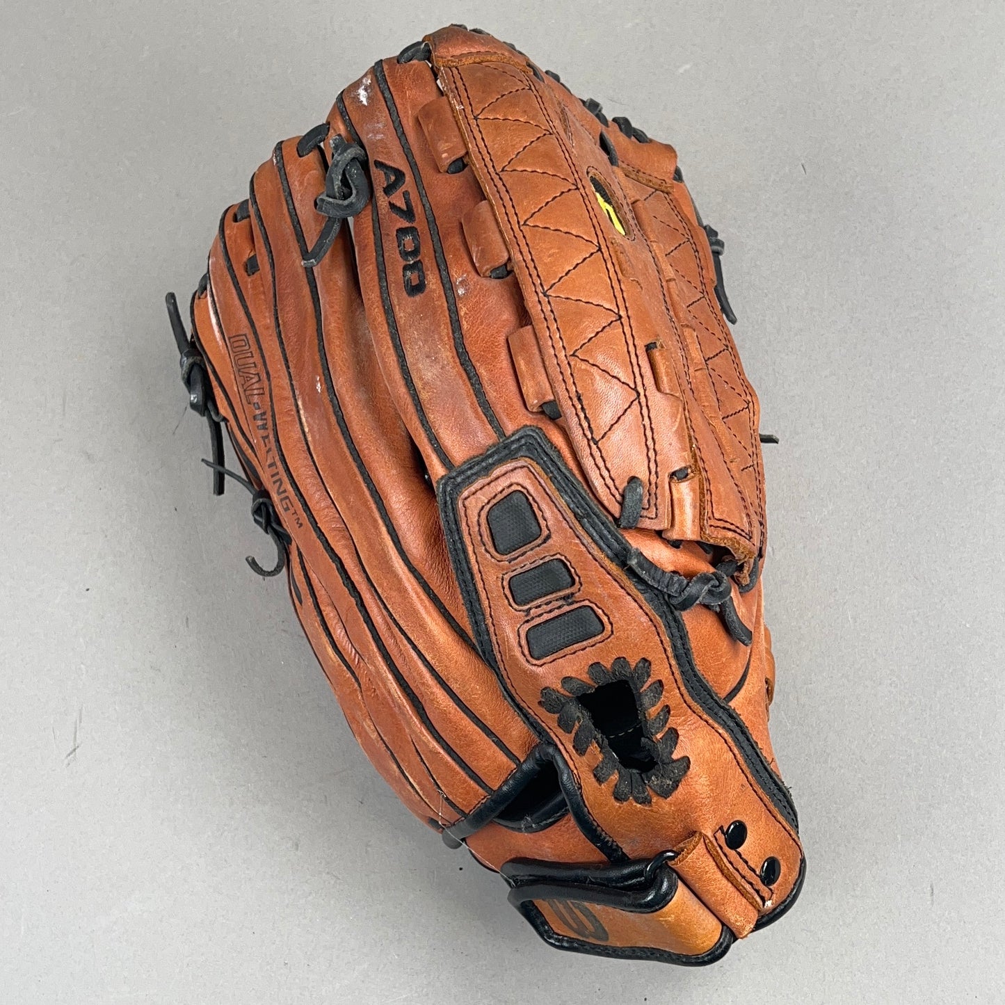 Wilson A700 14"" Right Hand Thrower Softball Glove