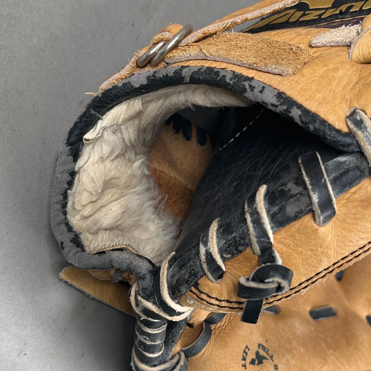 Mizuno Prospect Series GXC-100 32"" Right Hand Thrower Catchers Mitt