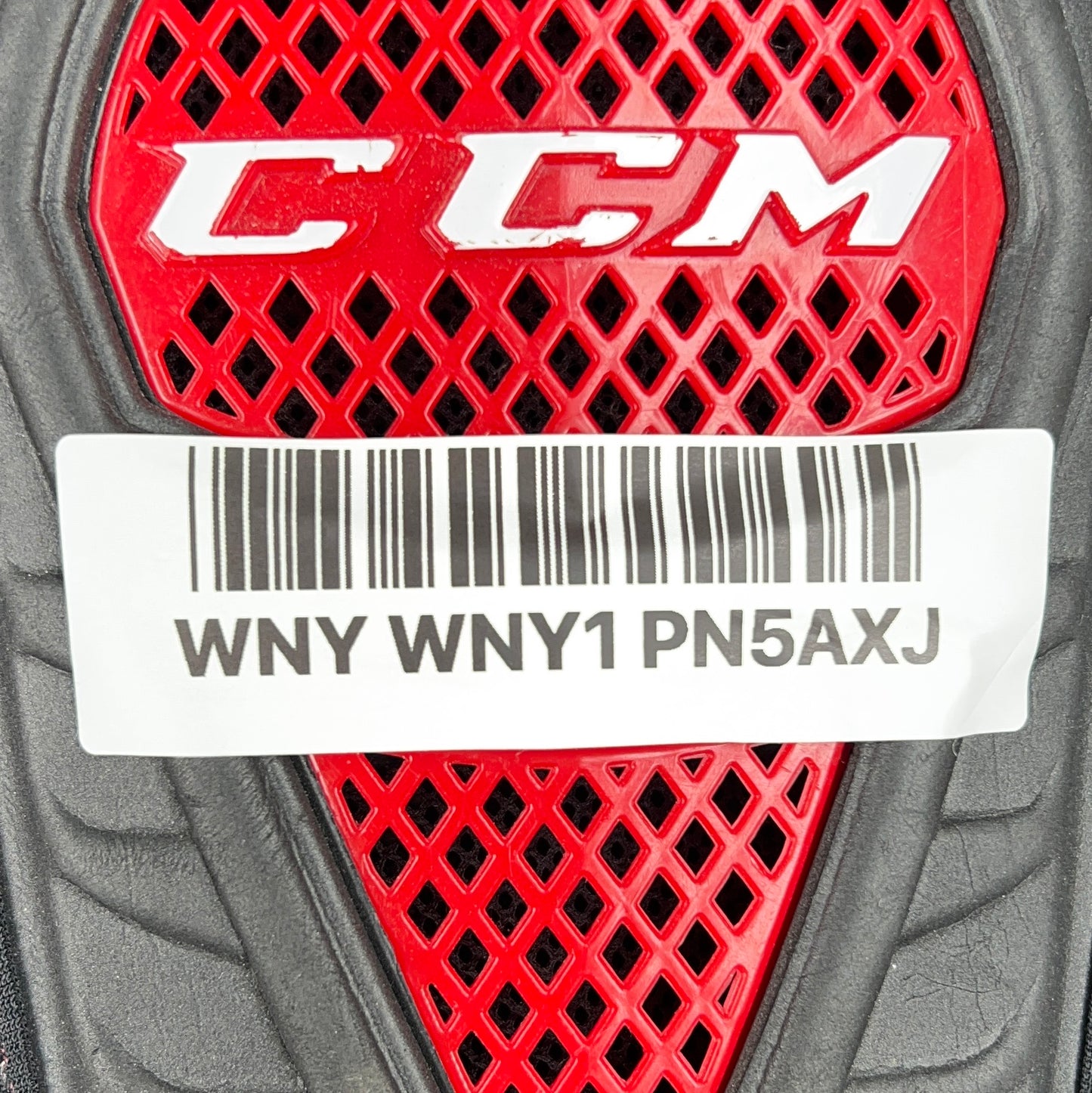 CCM U+ CS Senior Small Hockey Shoulder Pads