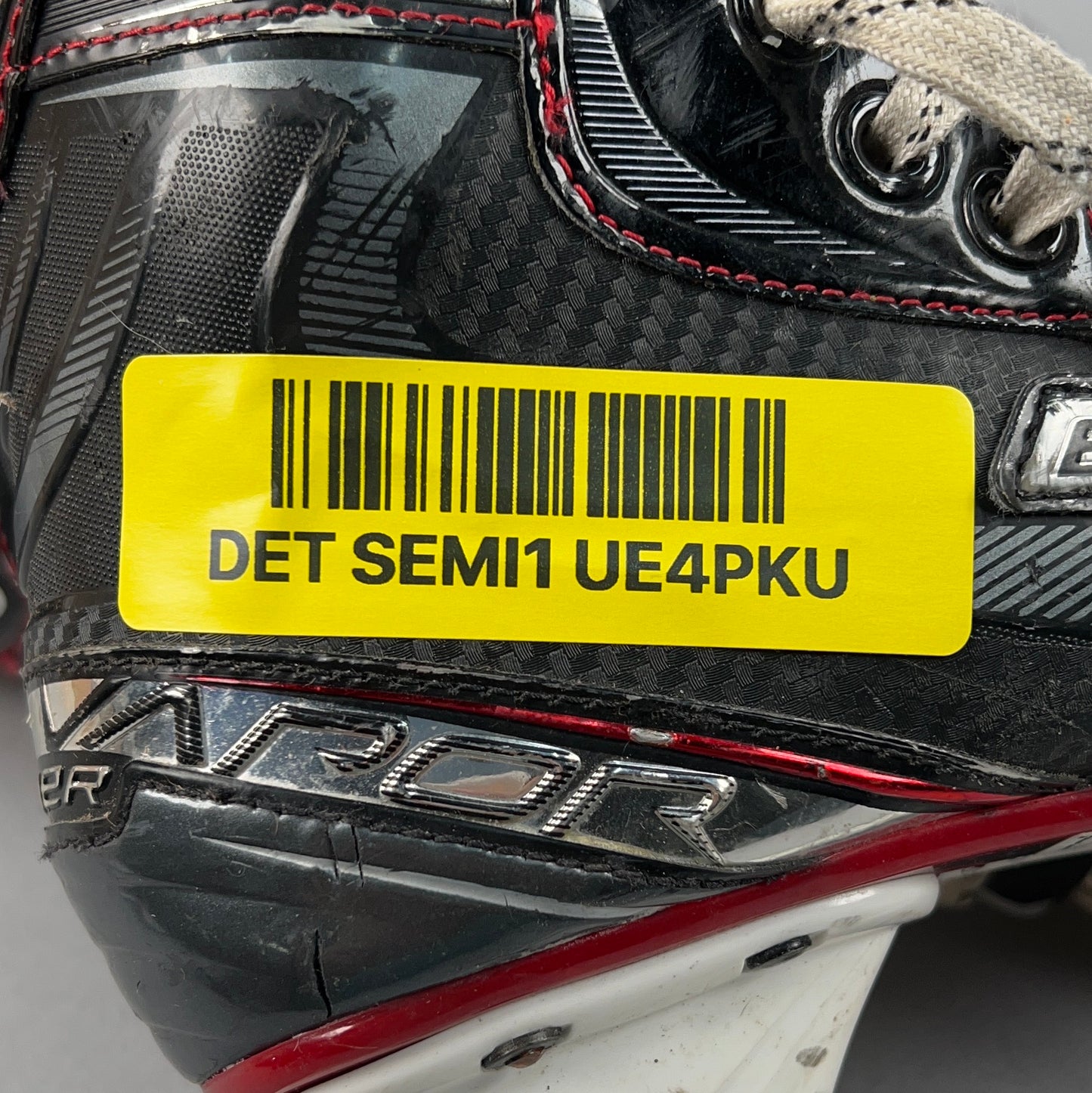 Bauer Vapor X2.7 Size 4 Intermediate Hockey Skates