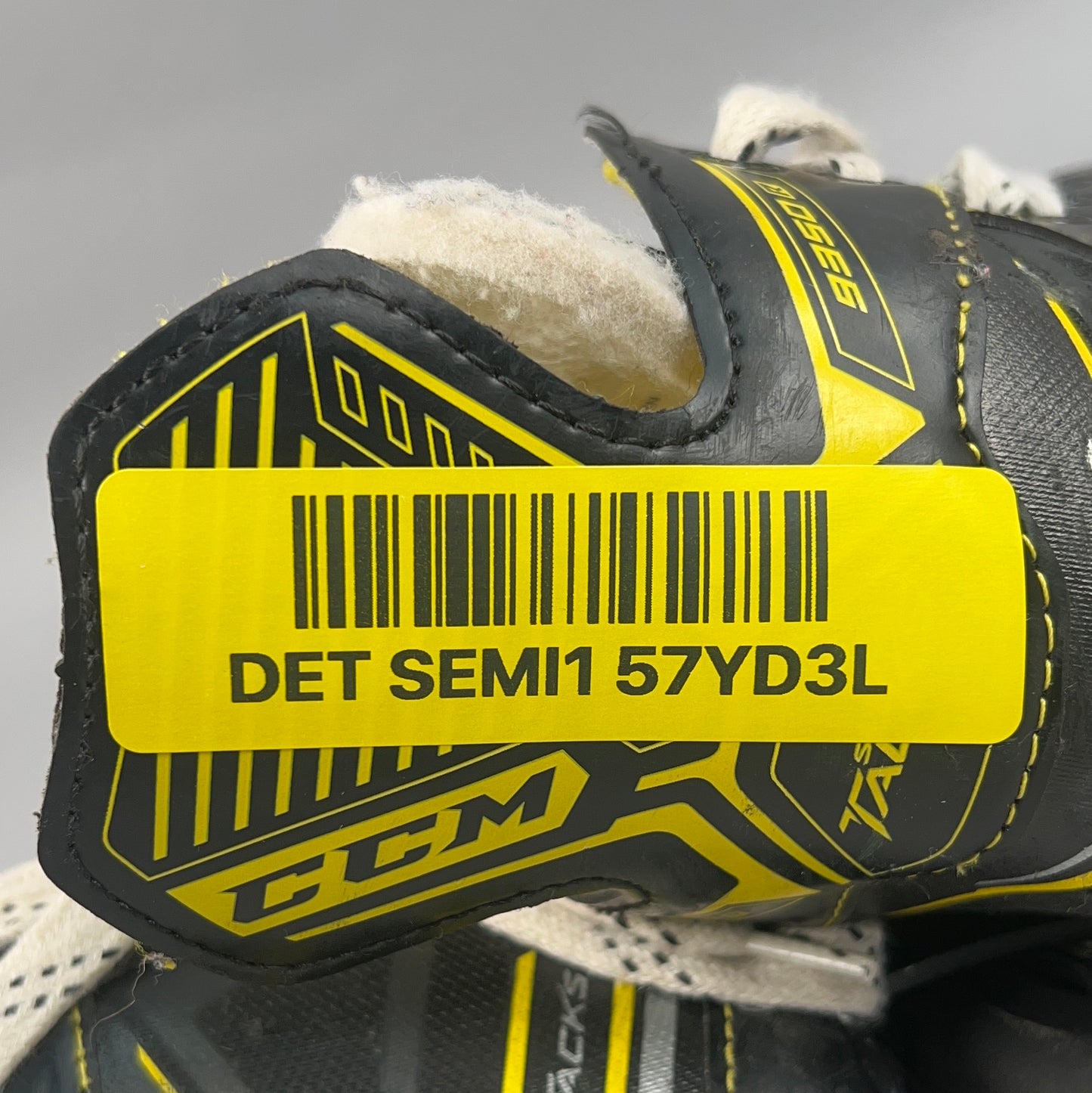 CCM Super Tacks 9350R Size 12Y Inline Skates