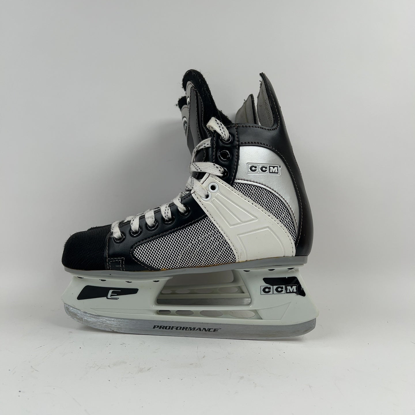 CCM Powerline Size 5 Hockey Skates
