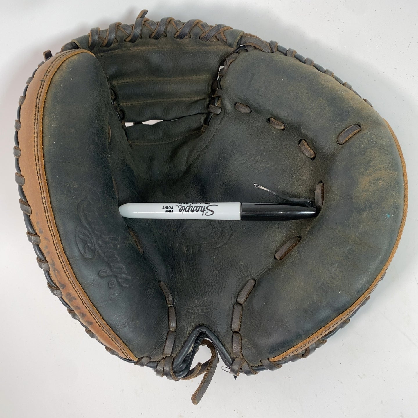 Rawlings Premium Series D325BWCM 32.5" Right Hand Thrower Catchers Mitt