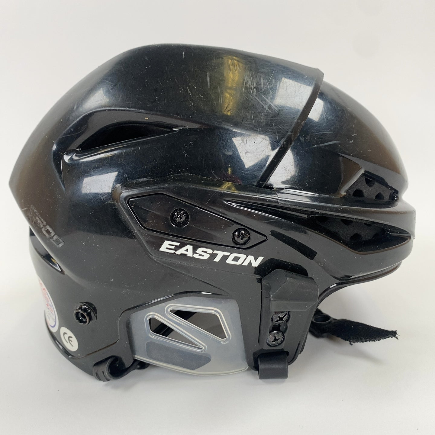 Easton E300 Medium 6 7/8 to 7 1/4 Youth Hockey Helmet
