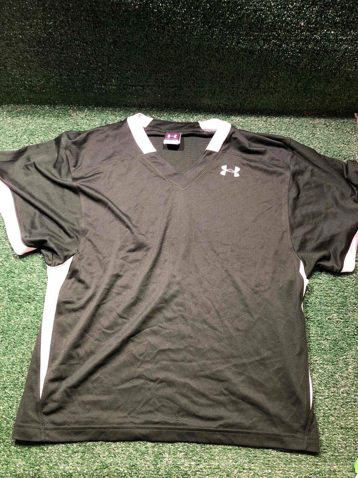 Under Armour Medium (M) Shirt