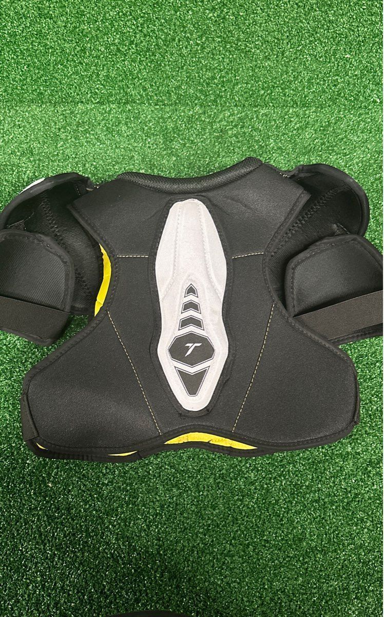 Ccm Tacks 2052 Hockey Shoulder Pads Junior Medium (M)