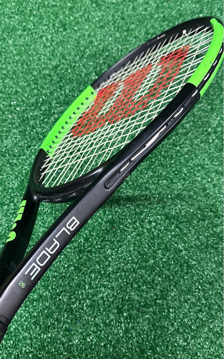 Wilson Blade V6.0 Tennis Racket, 26", 4"