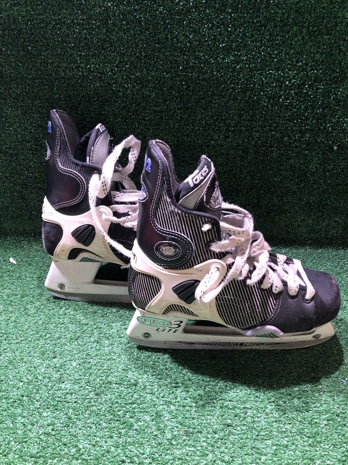 Ccm Tacks 1052 Custom Lite Hockey Skates 4.5E Skate Size