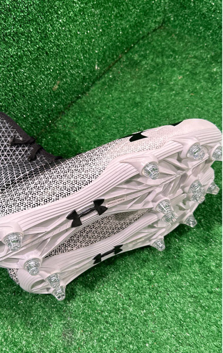 Under Armour Highlight Select 13.0 Size Football Cleats