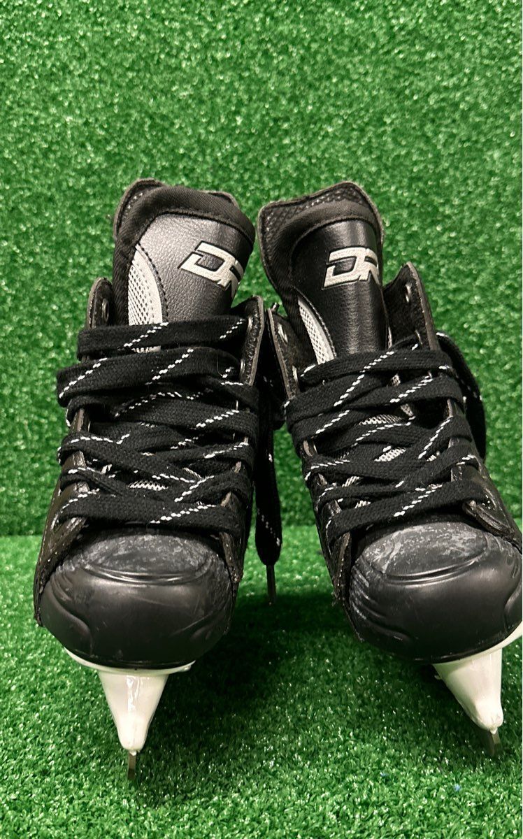 D&R XLR8 Hockey Skates 11Y Skate Size