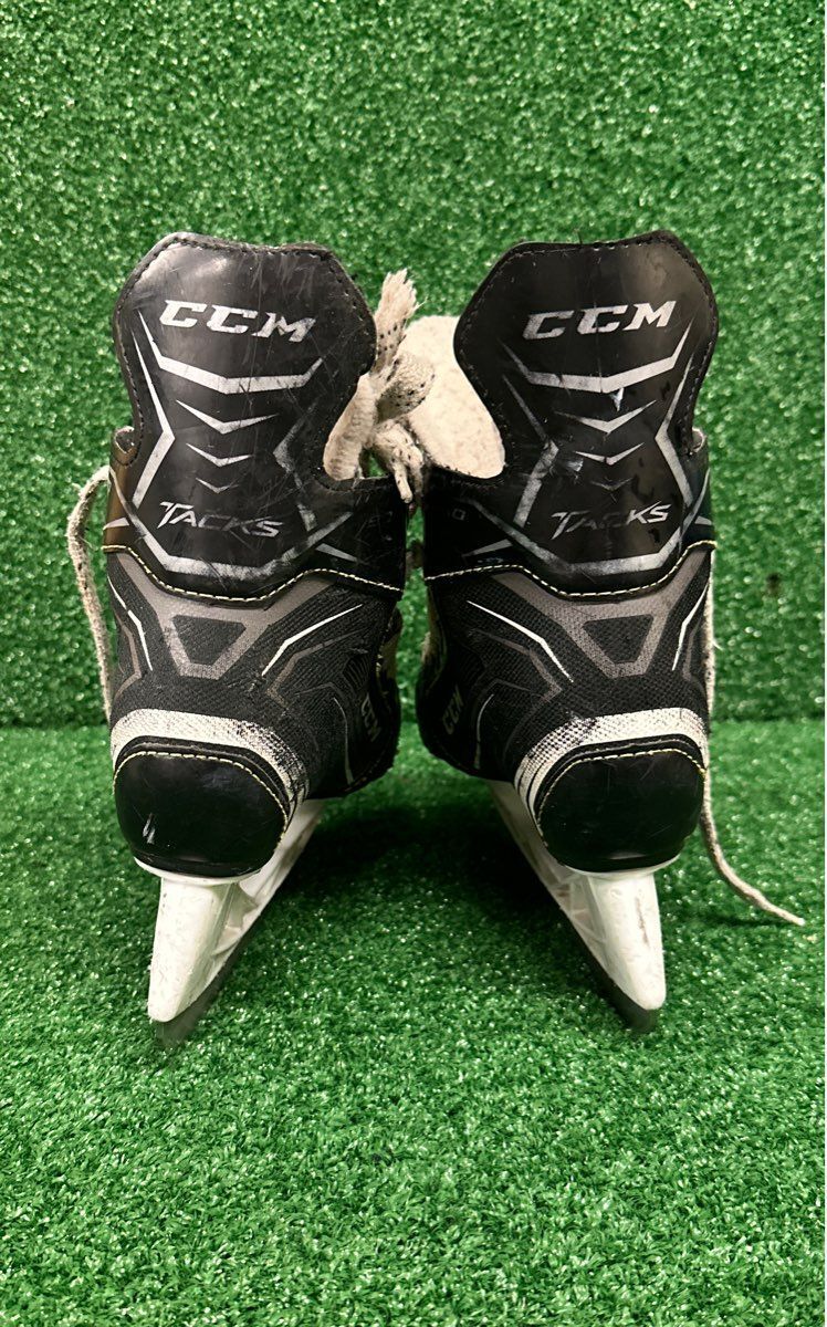 CCM Tacks 9040 Hockey Skates 11 Youth Skate Size