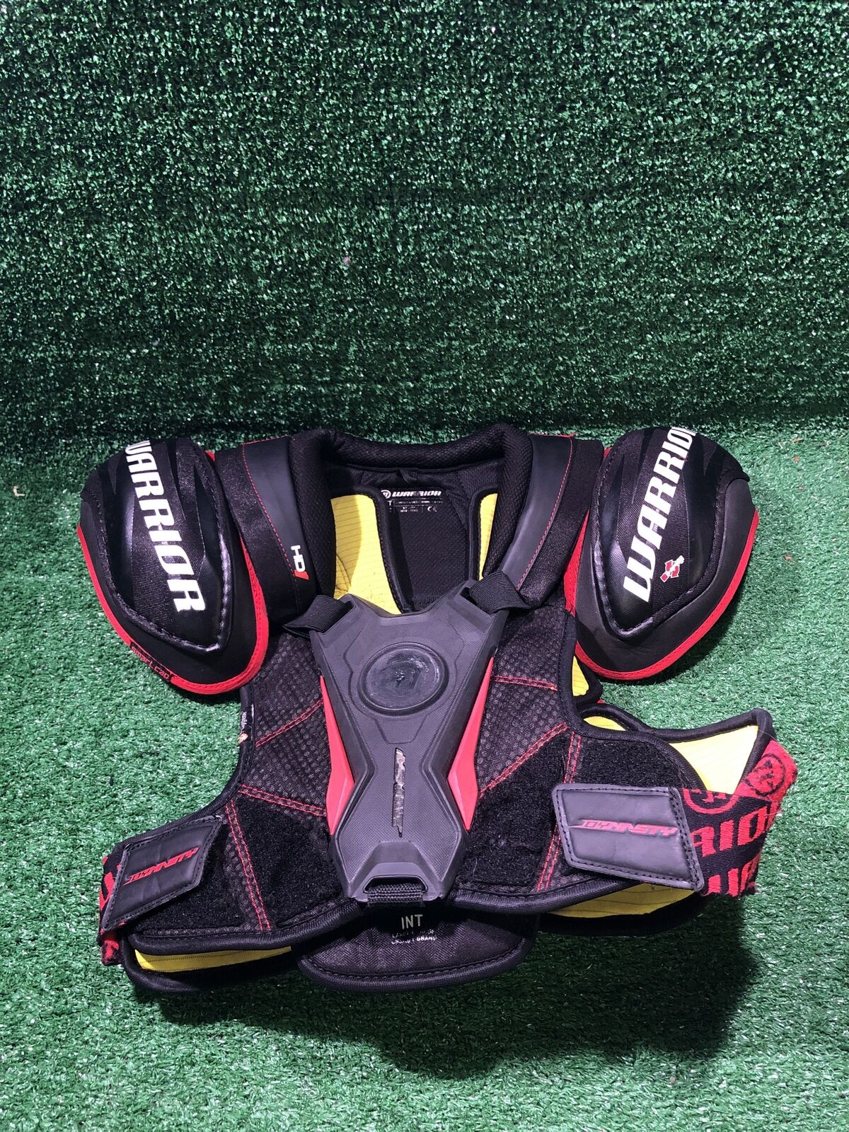 Warrior Dynasty Hockey Shoulder Pads Intermediate Medium (M)