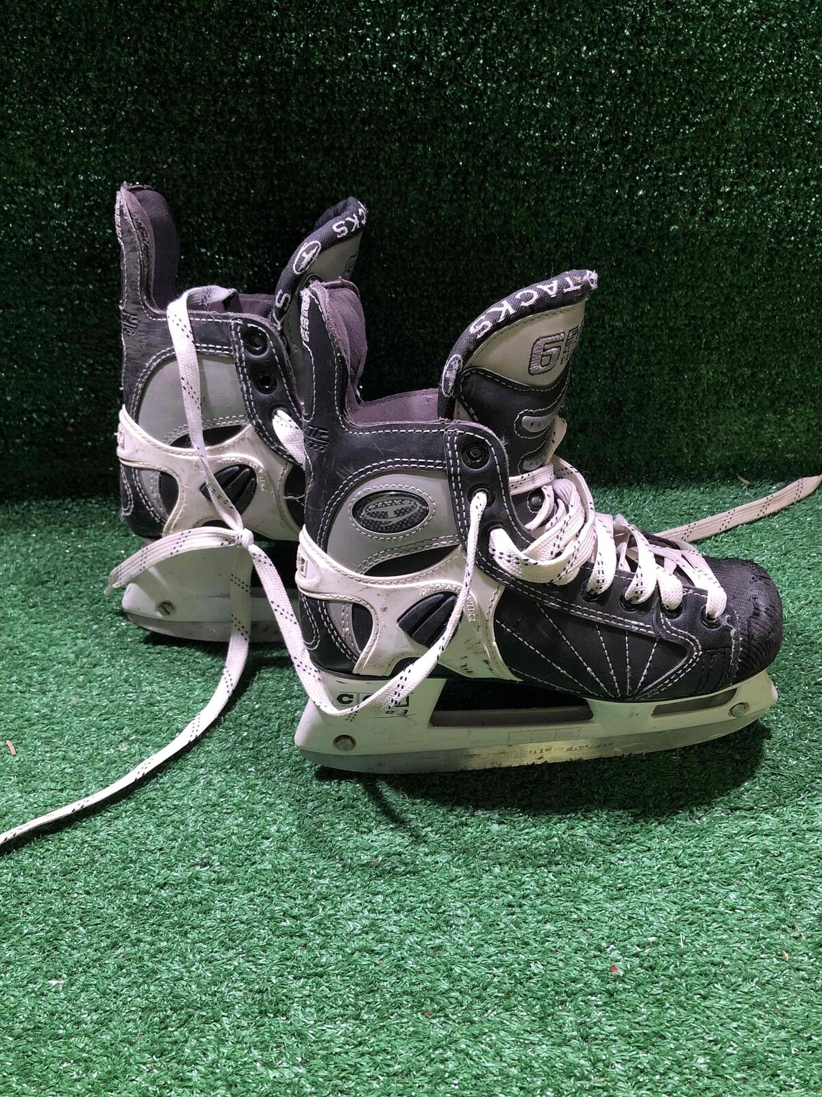 Ccm 652 Super Tacks Hockey Skates 3.5D Skate Size