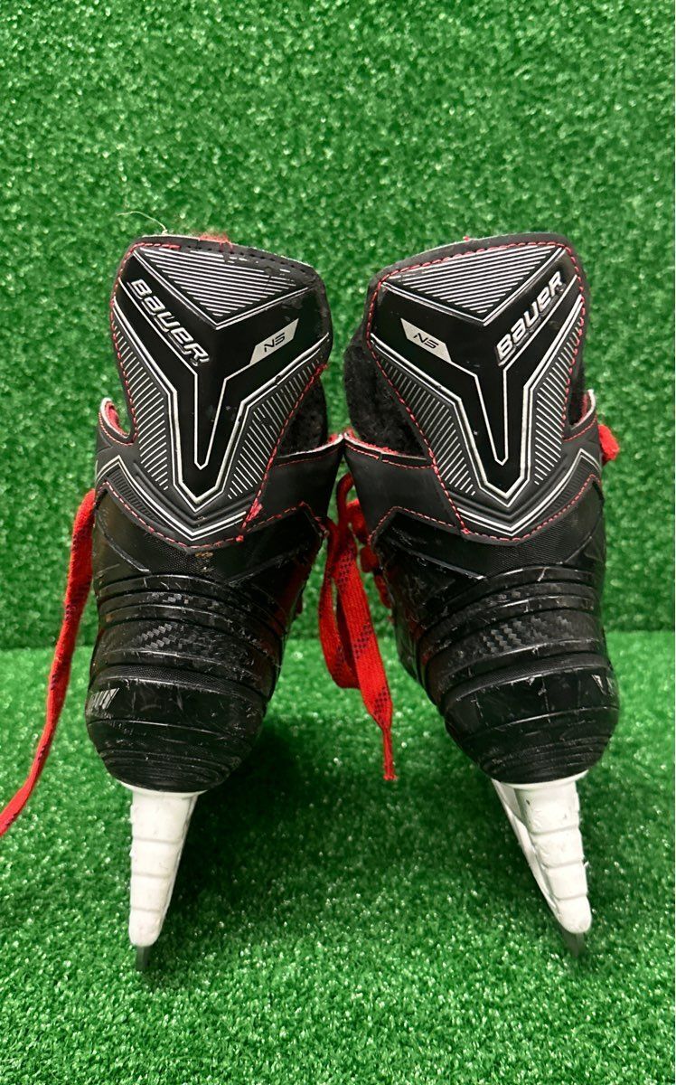 Bauer N5 Hockey Skates 2.5 Skate Size