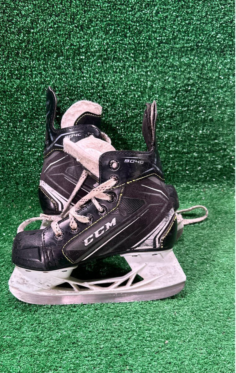 Ccm 9040 Hockey Skates Youth 12Y Skate Size