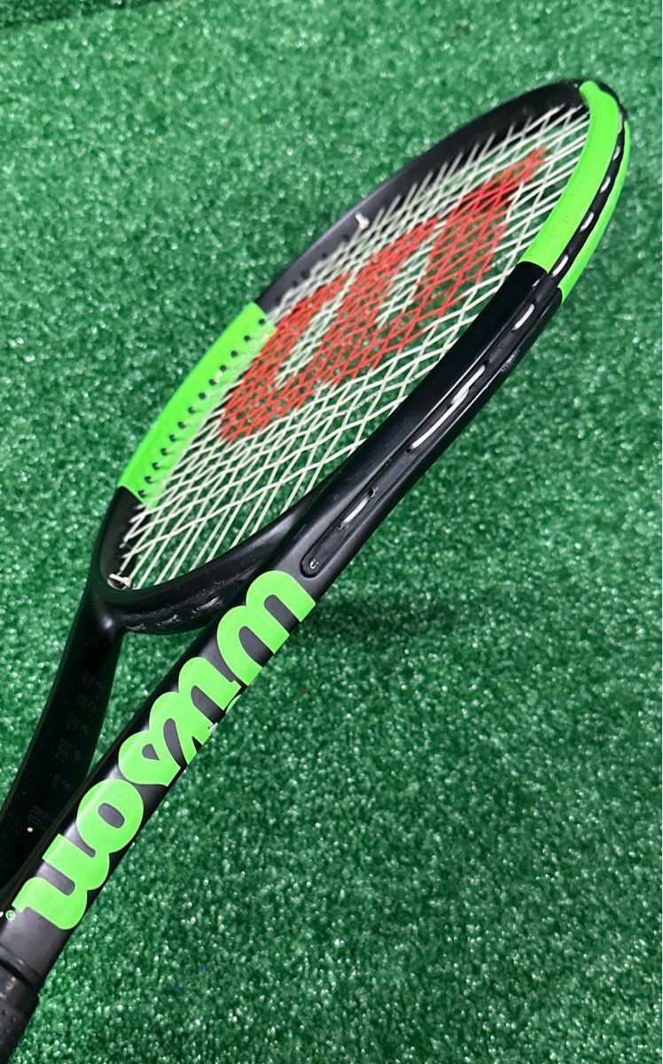 Wilson Blade V6.0 Tennis Racket, 26", 4"