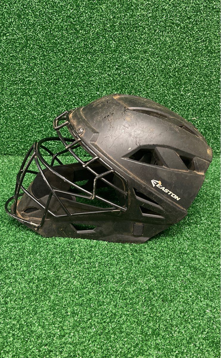 Easton M-10 6 1/8" To 7 3/8" Catcher's Helmet