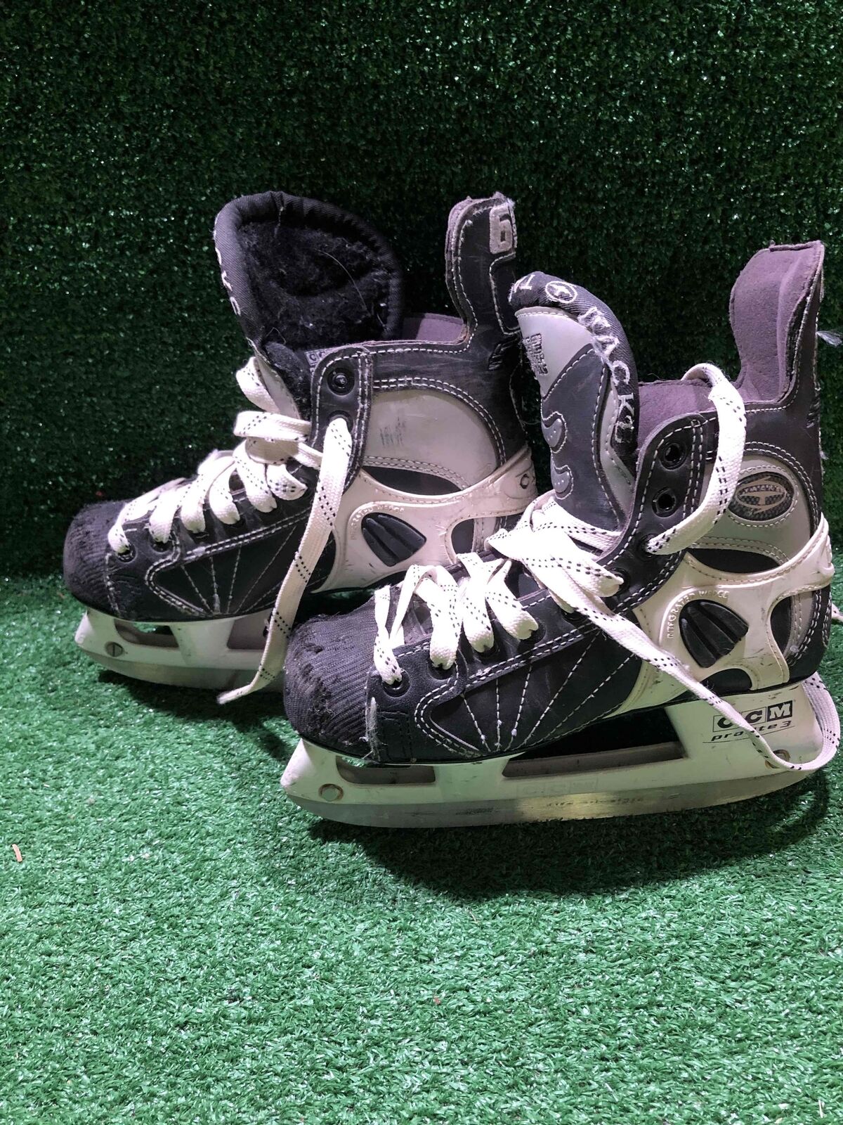 Ccm 652 Super Tacks Hockey Skates 3.5D Skate Size