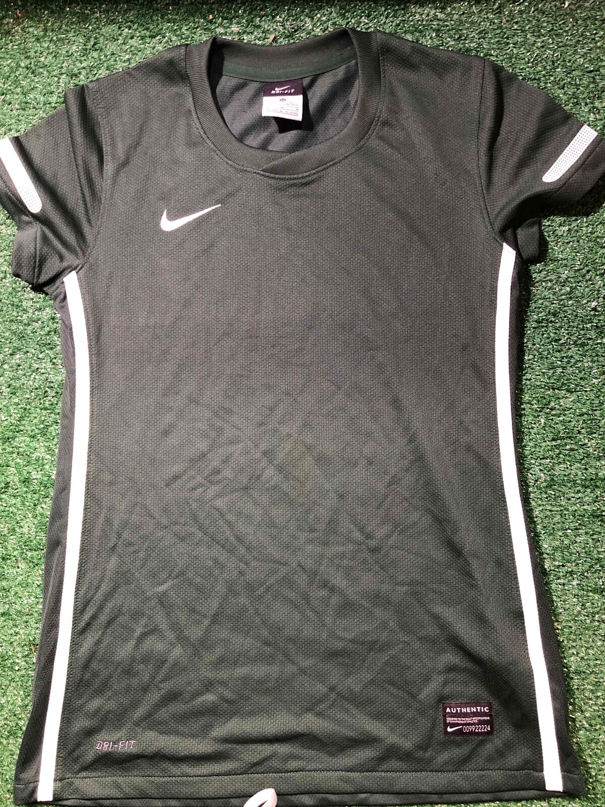 Nike Medium (M) Shirt