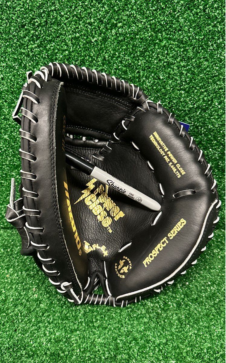 Mizuno GXC 111 31.5" Catcher's Mitt (RHT)