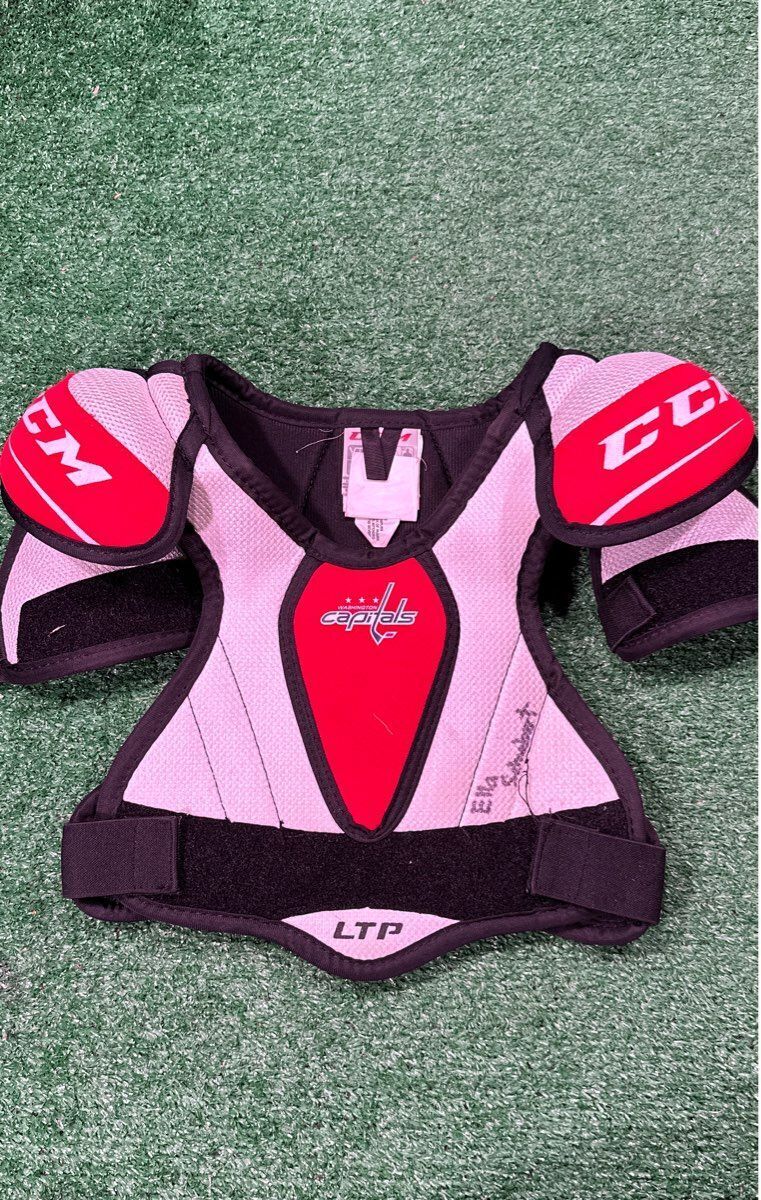 Ccm LTP Capitals Hockey Shoulder Pads Youth Large (L)