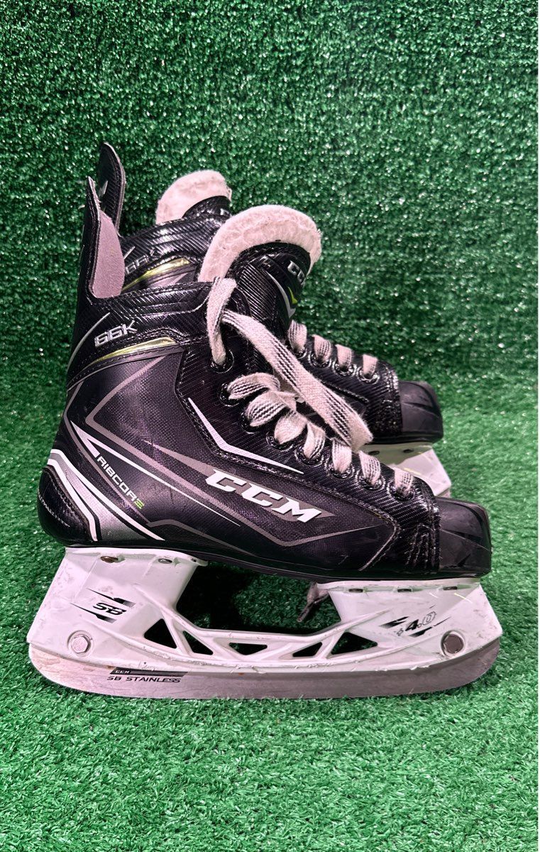 Ccm 66K Hockey Skates 2.5 Skate Size