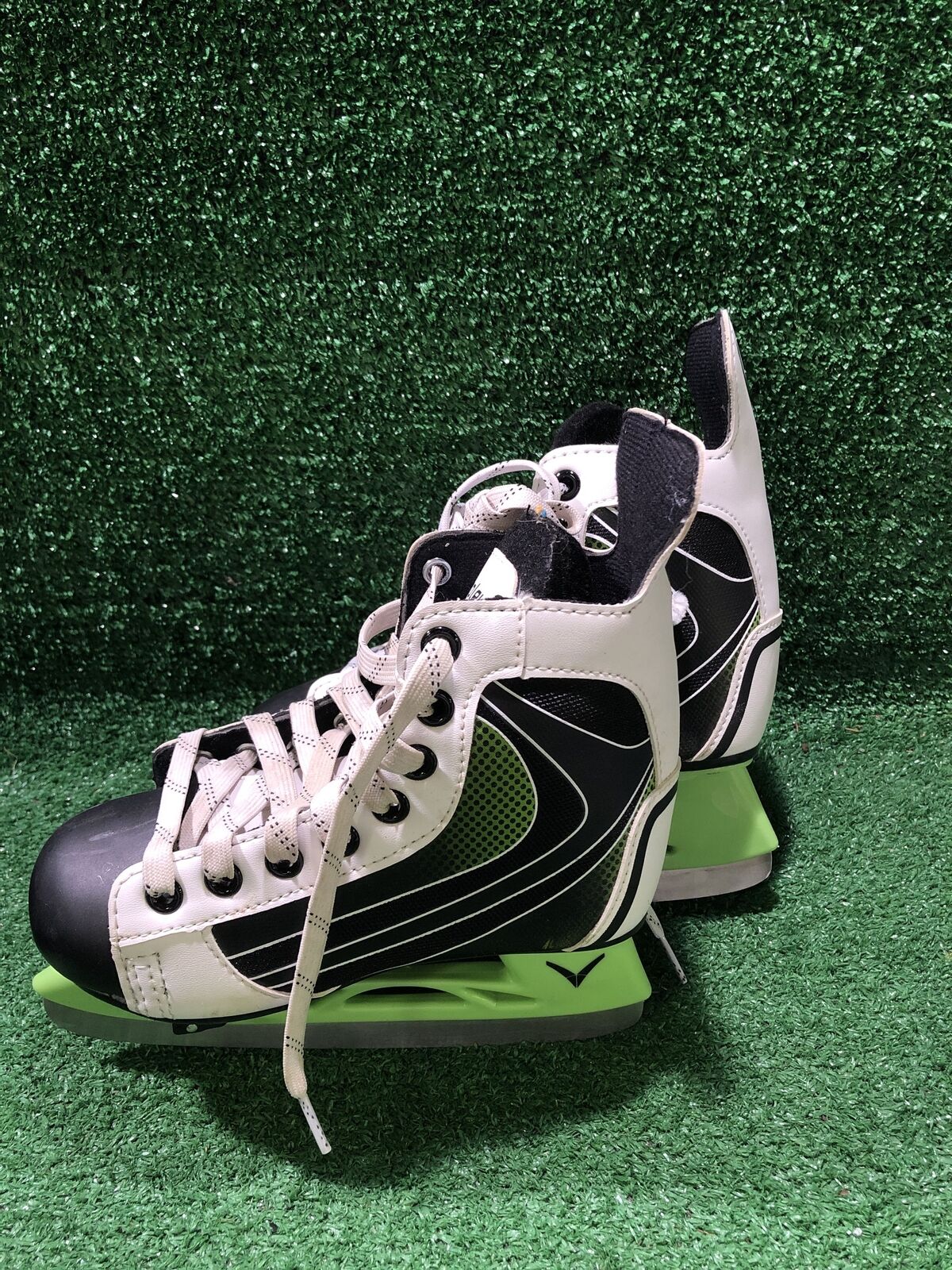 Verbero Powerplay Hockey Skates Youth 13.0 Skate Size