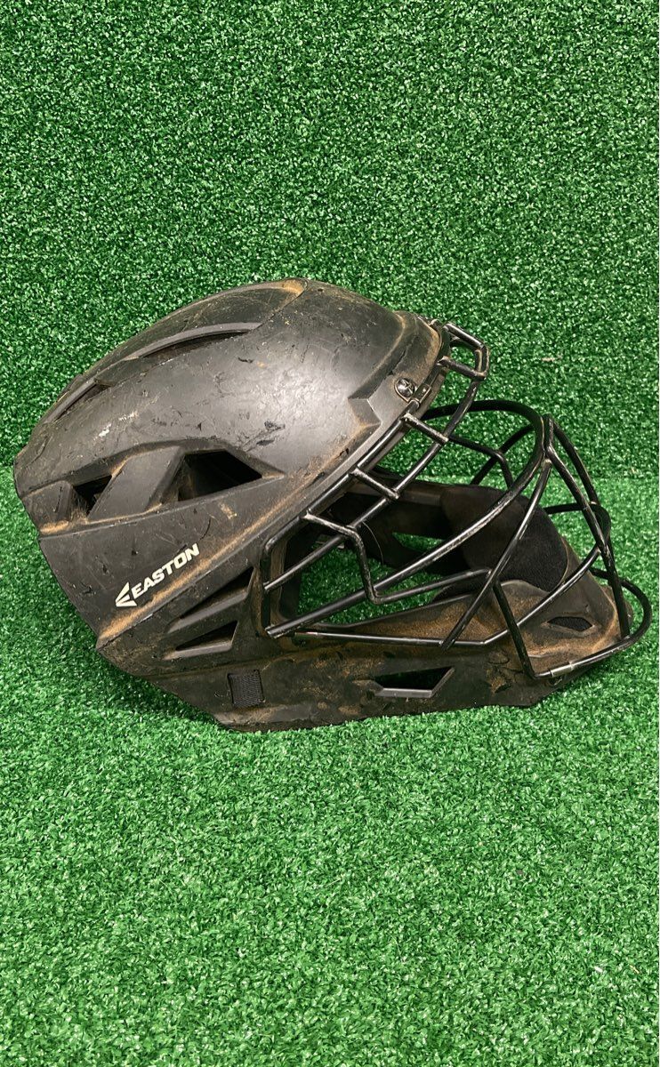 Easton M-10 6 1/8" To 7 3/8" Catcher's Helmet