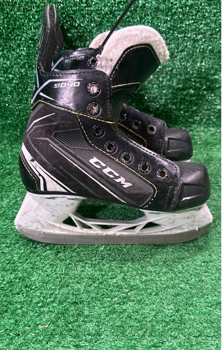 Ccm Tacks 9040 Hockey Skates Youth 12Y Skate Size