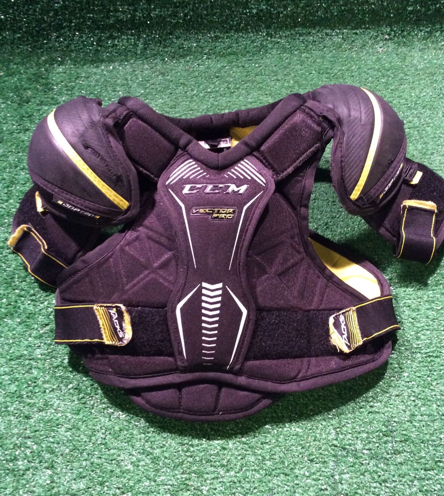 Ccm Tacks Vector Pro Hockey Shoulder Pads Junior Small (S)