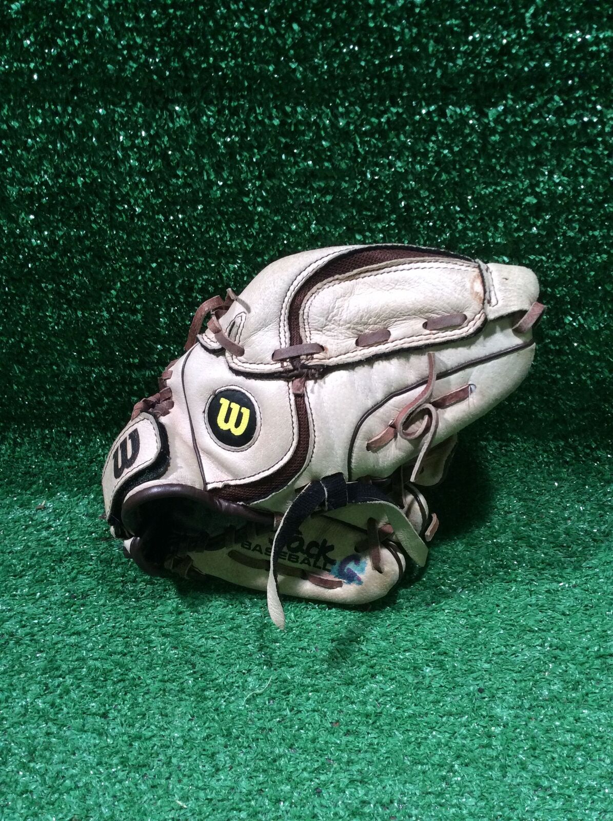 Wilson ZS1050425 10.5" Glove (RHT)